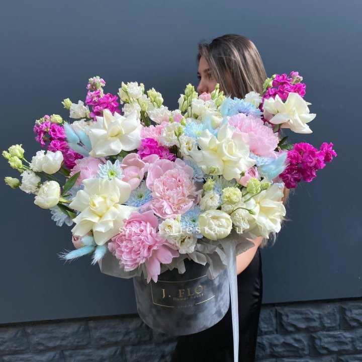 Дизайнерский цилиндр "Пионы гарден" в Вологде