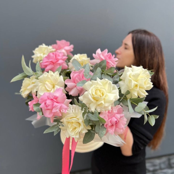 Зефирный бокс из 17 французских роз микс в Вологде