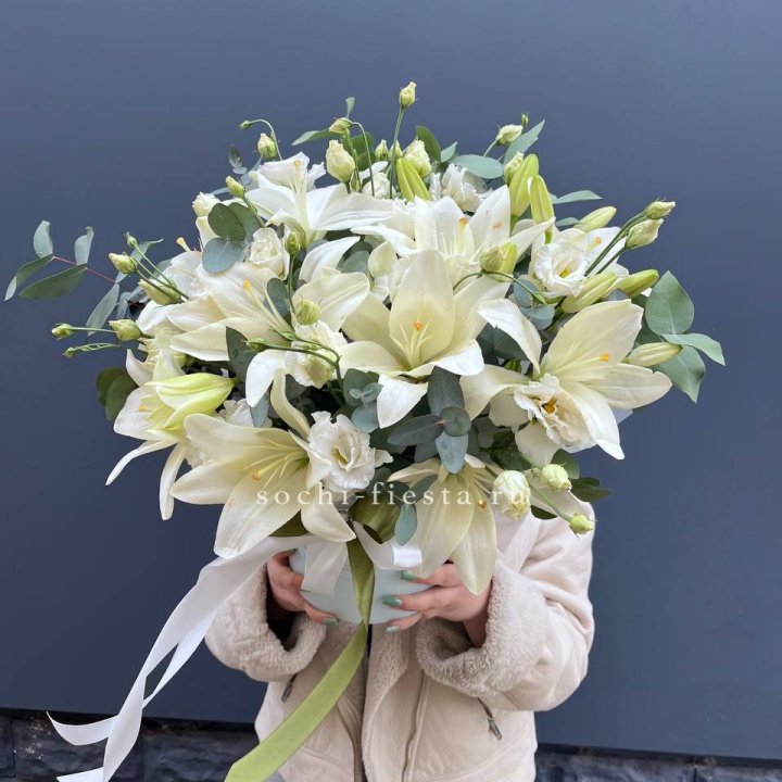 Бокс лилий и эустомы в Вологде