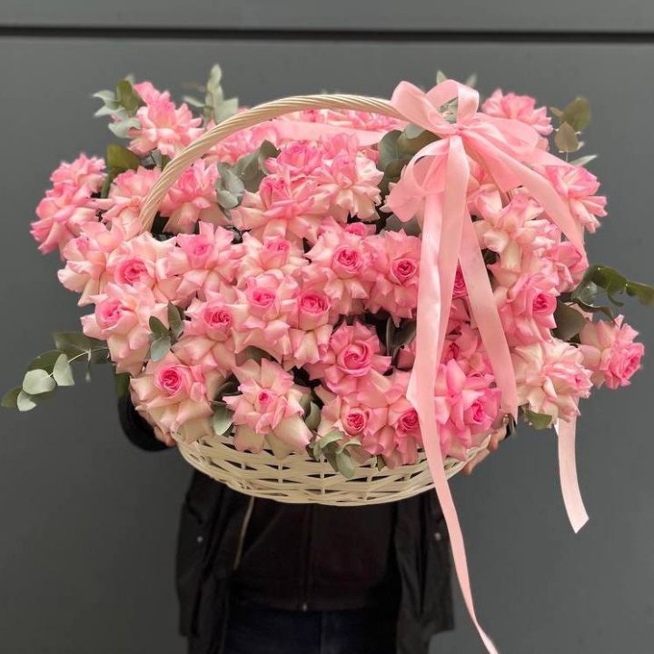 51 розовая роза в корзине в Вологде