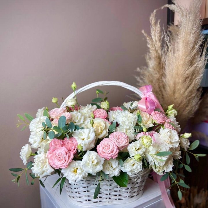 Цветочная корзина "Пинки вайт" в Вологде
