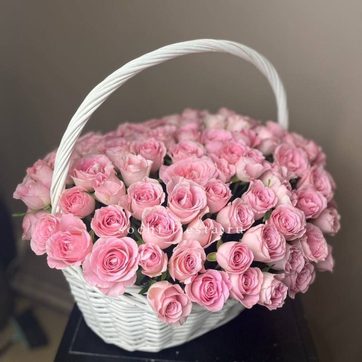101 розовая роза в корзине в Вологде