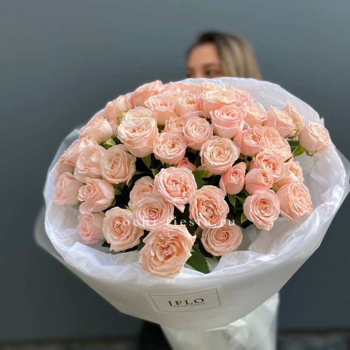 Букет кустовых роз Бомбастик в Вологде