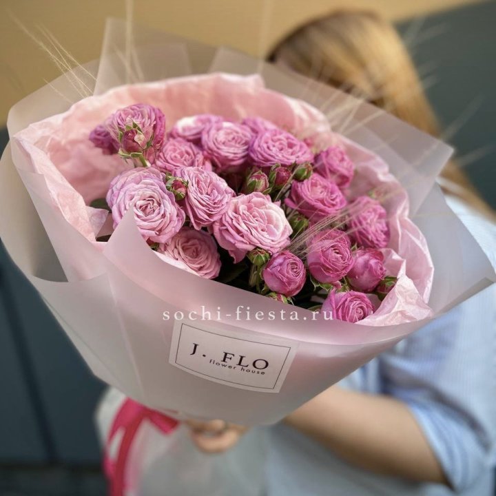 Пионовидные розы Мадам Бомбастик Pink в Вологде