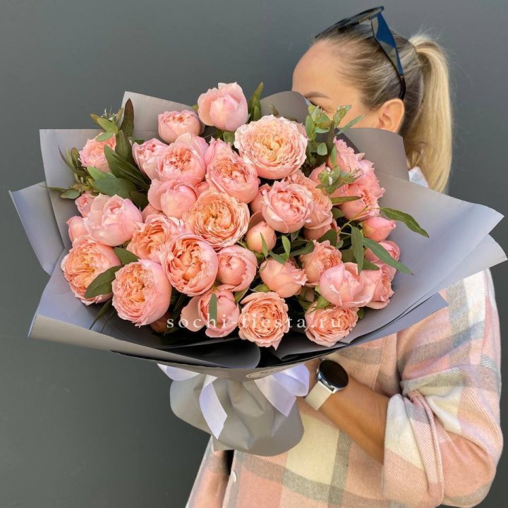 Букет с пионовидными розами "Пивайн" в Вологде