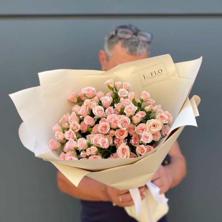 Кустовые розы леди в Вологде