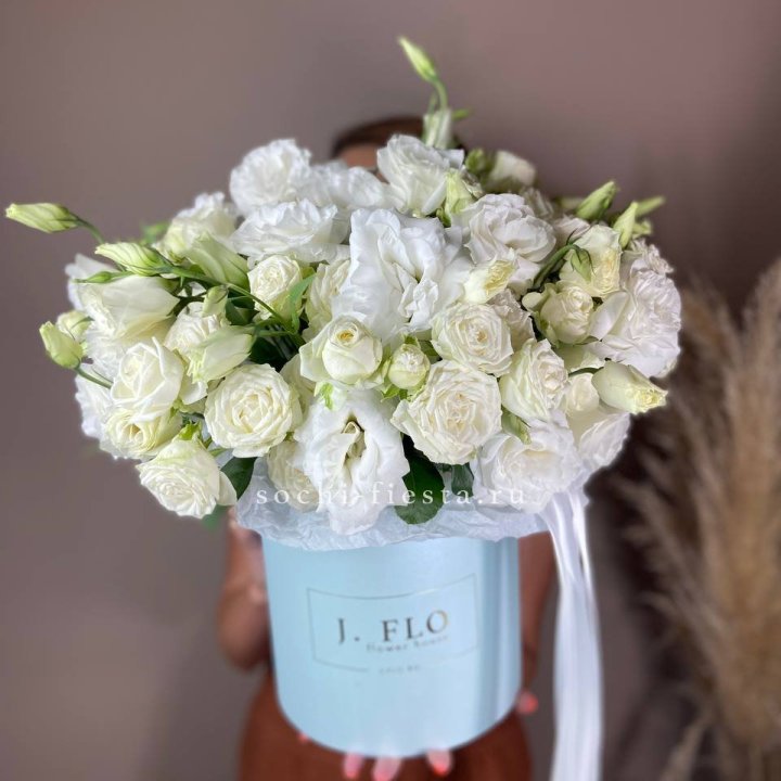 Бокс кустовых роз и эустомы  в Вологде