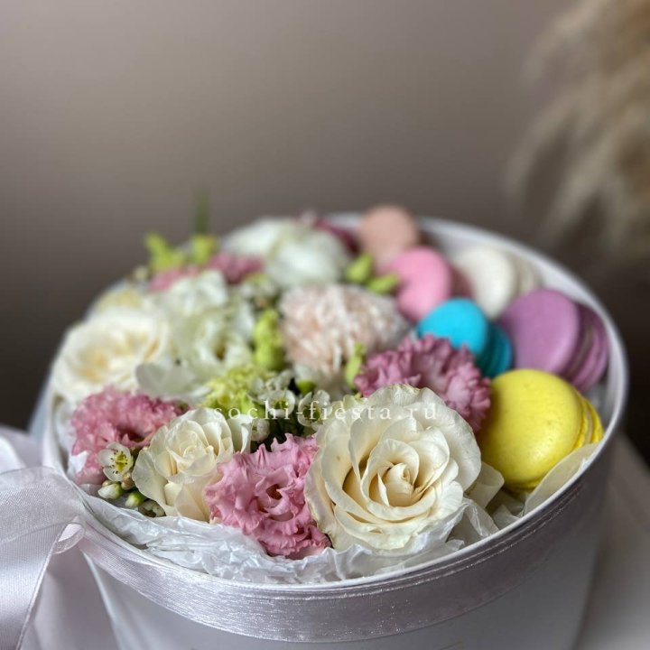 Цветы в цилиндре с макаронс "Прованс" в Вологде