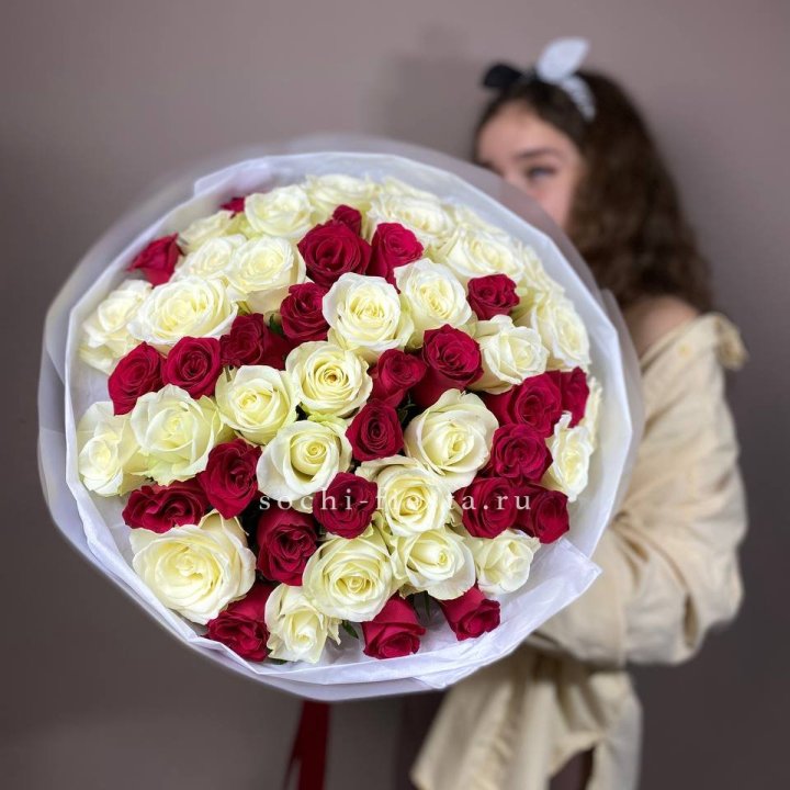 Микс из 55 роз в Вологде