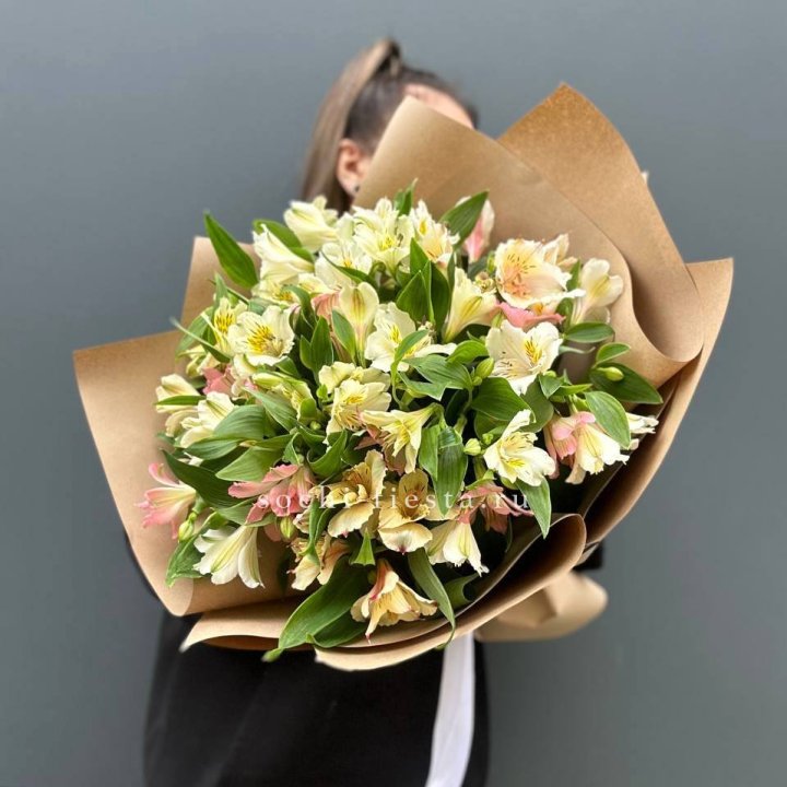 Букет альстромерий в крафте в Вологде