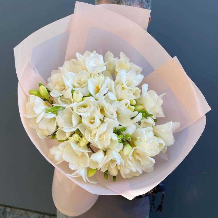 Букет белых фрезий  в Вологде