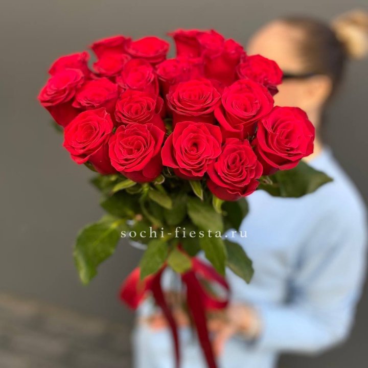 19 красных роз в Вологде