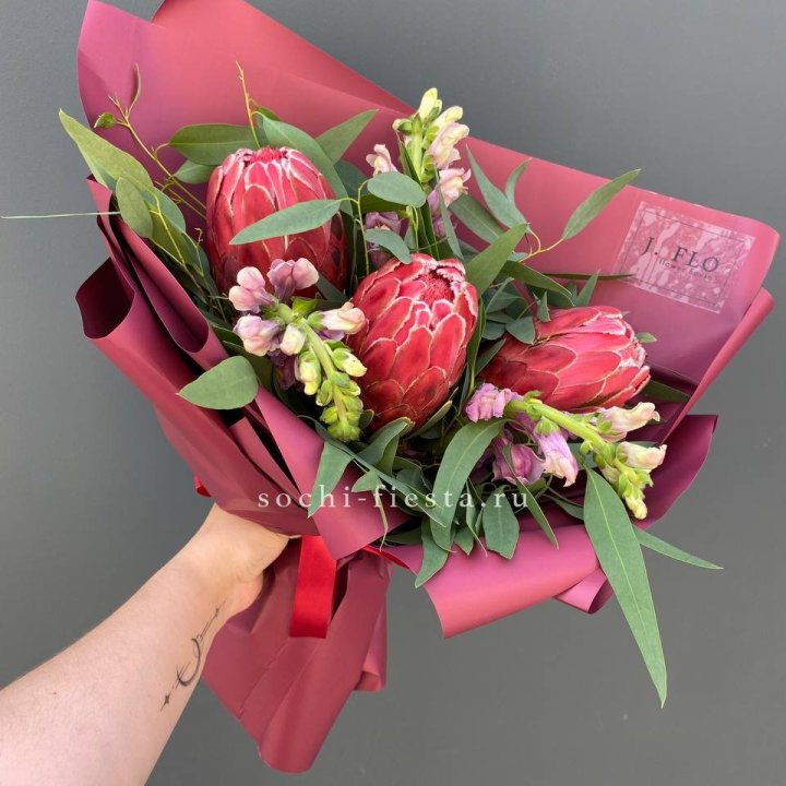 Букет из протеи "Квин" в Вологде