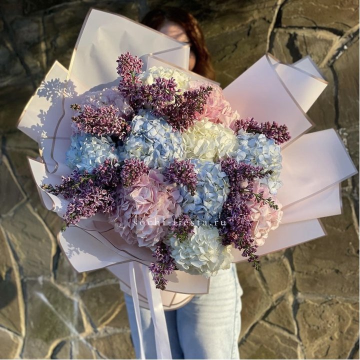 Букет гортензии с сиренью в Вологде