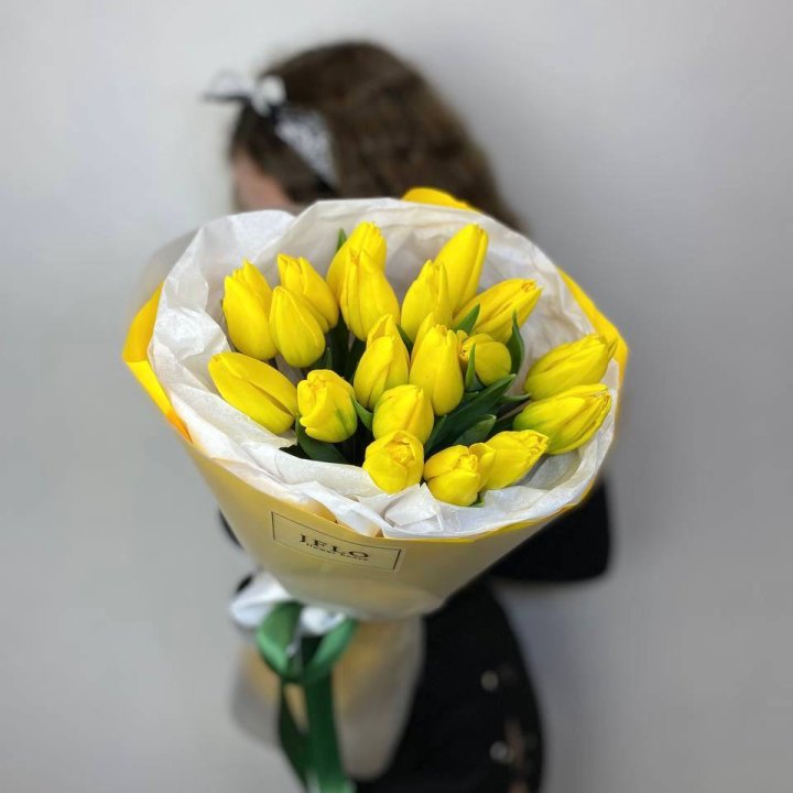  19 жёлтых тюльпанов в Вологде