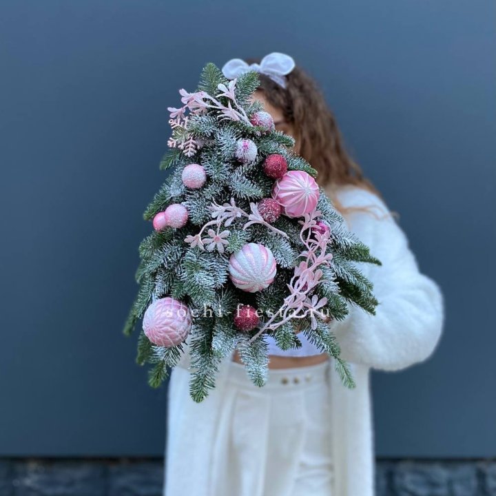 Новогодняя елочка "Розе" в Вологде