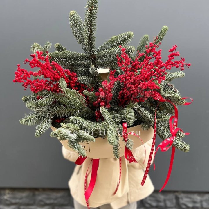 Букет нобилиса и ягод в Вологде