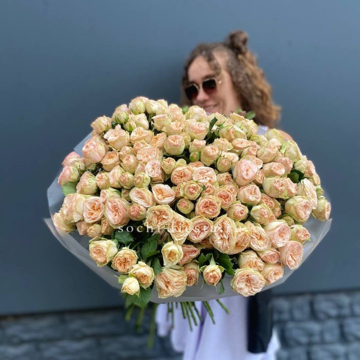 51 пионовидная роза в Вологде