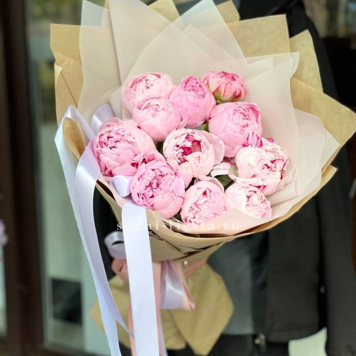 11 пионов в оформлении в Вологде