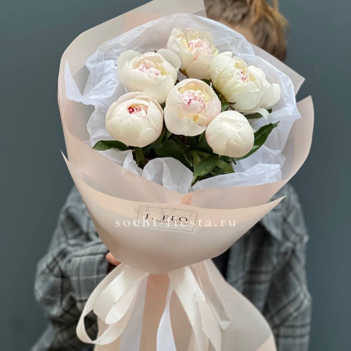 Букет белых пионов в Вологде