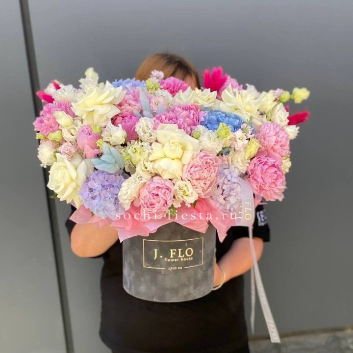 Цилиндр с пионами "Аса" в Вологде