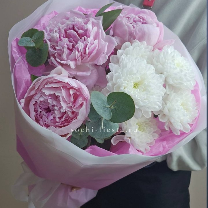  Букет комплимент с пионами в Вологде