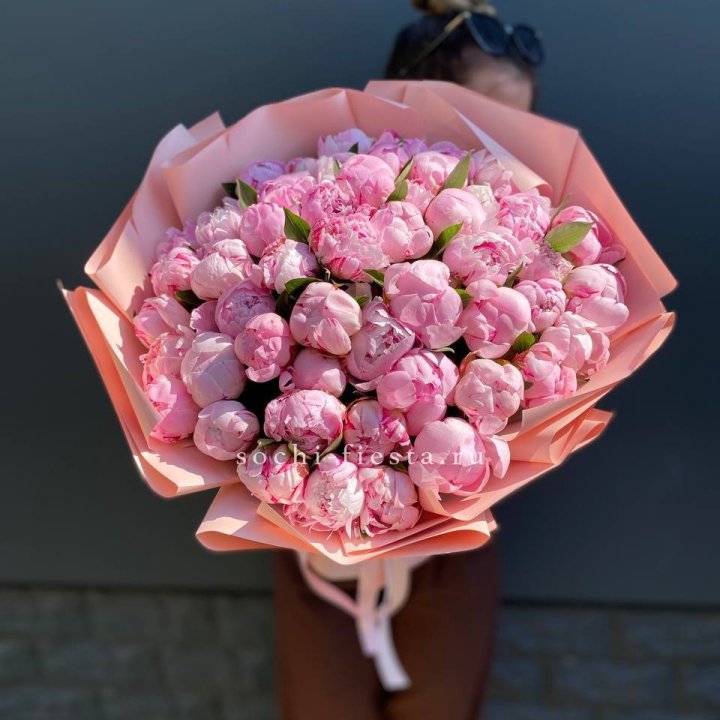 Нежный букет 51 пионов  в Вологде