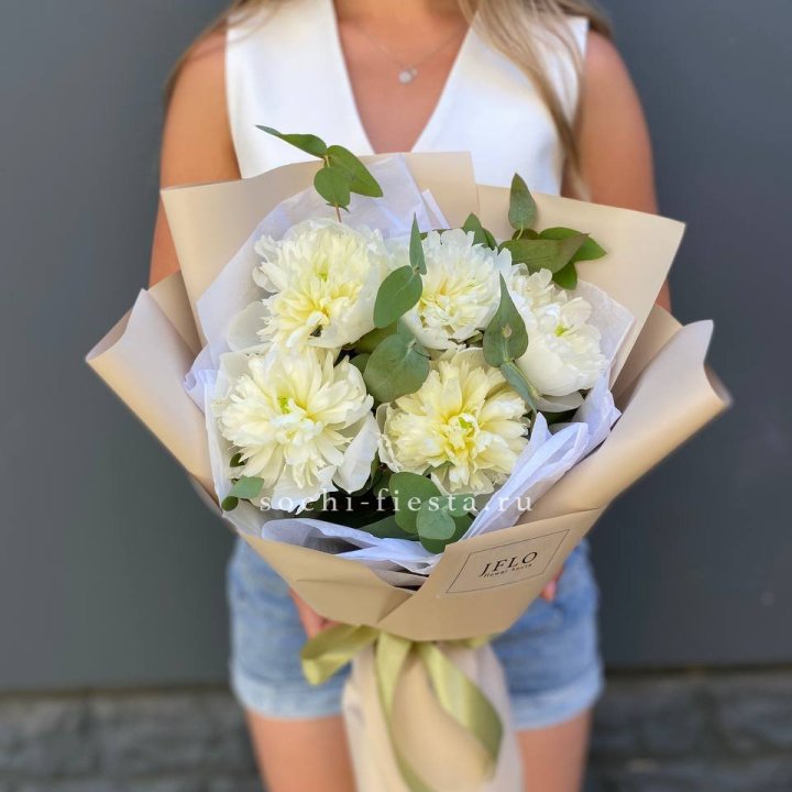  Букет белых пионов в Вологде