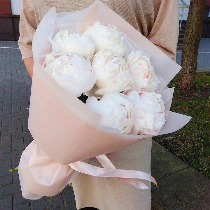 Букет белых пионов в Вологде