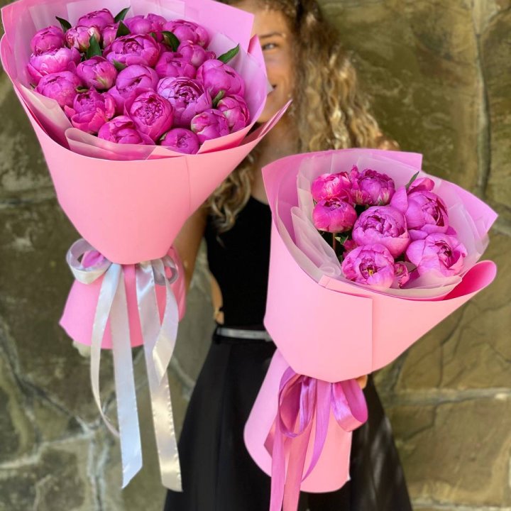Букет ярких пионов  в Вологде
