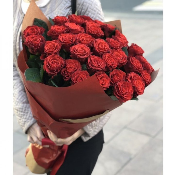 29 высоких роз  в Вологде