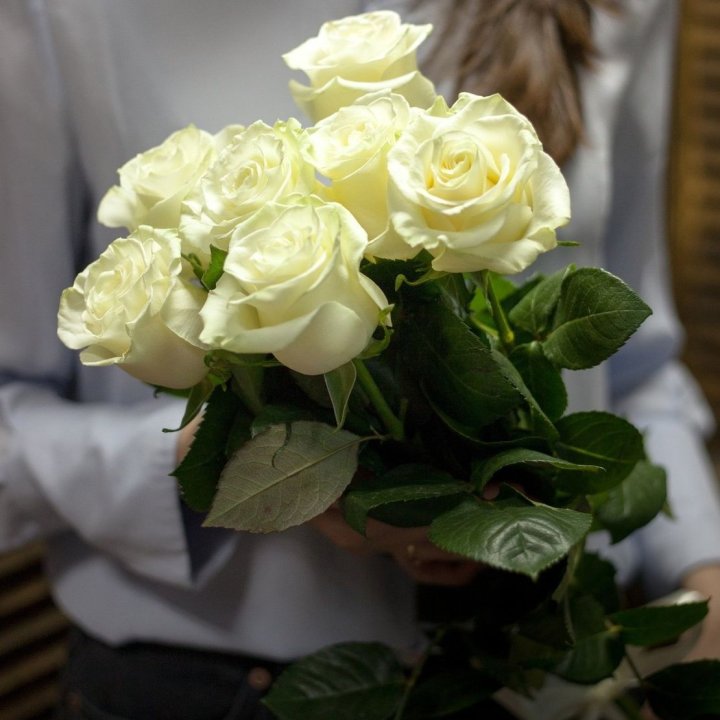 7 белых роз в Вологде