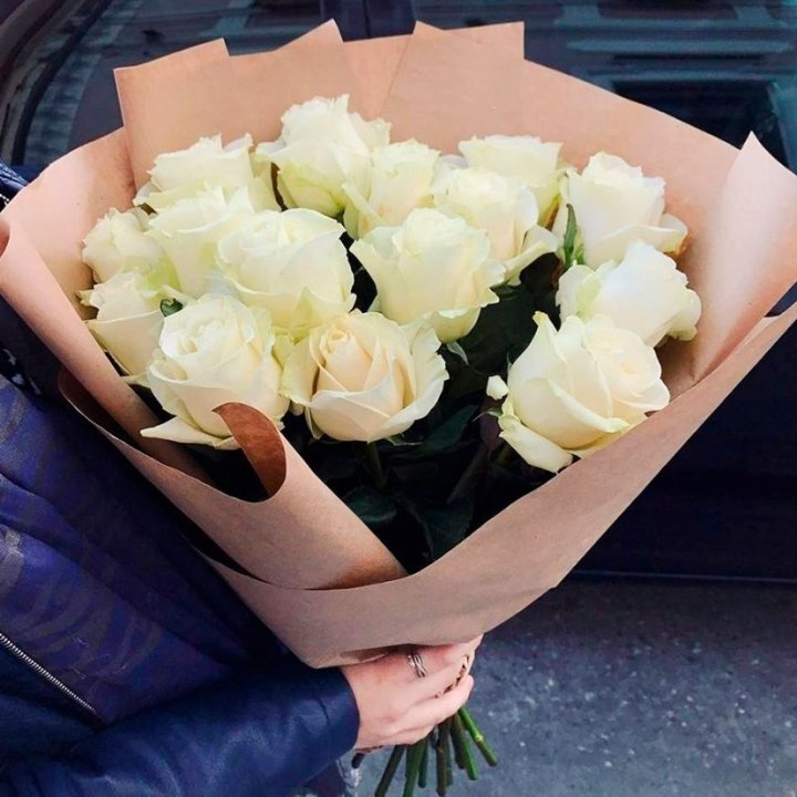15 белых роз "Крафт" в Вологде
