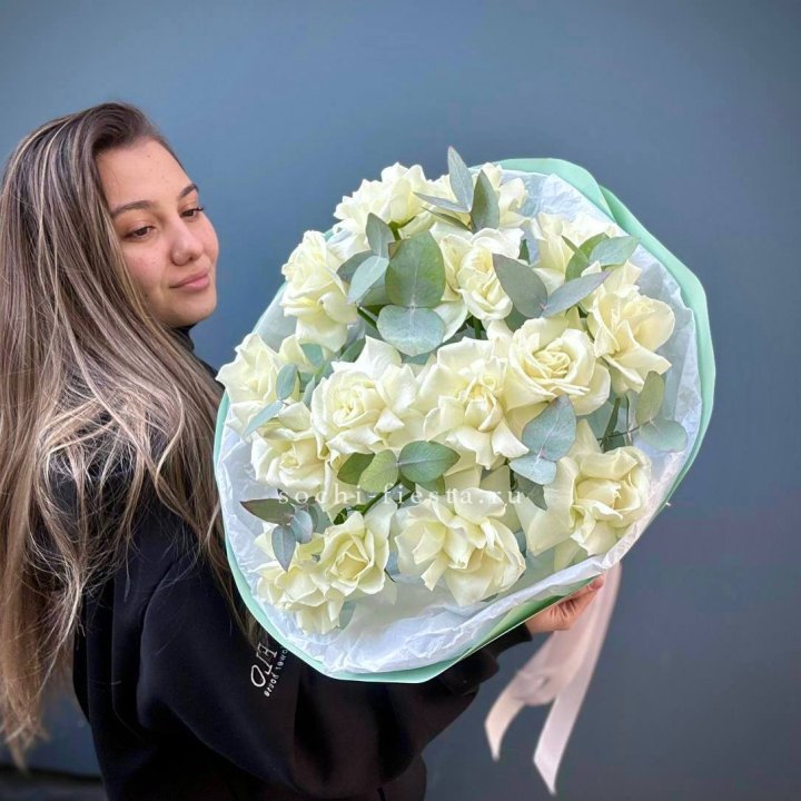 15 Белых французских роз "Ноте бьянка" в Вологде