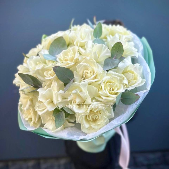 25 Белых французских роз "Ноте бьянка" в Вологде