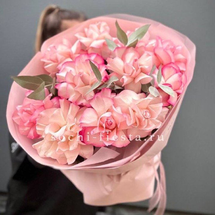 Нежно- розовые французские розы Венди в Вологде