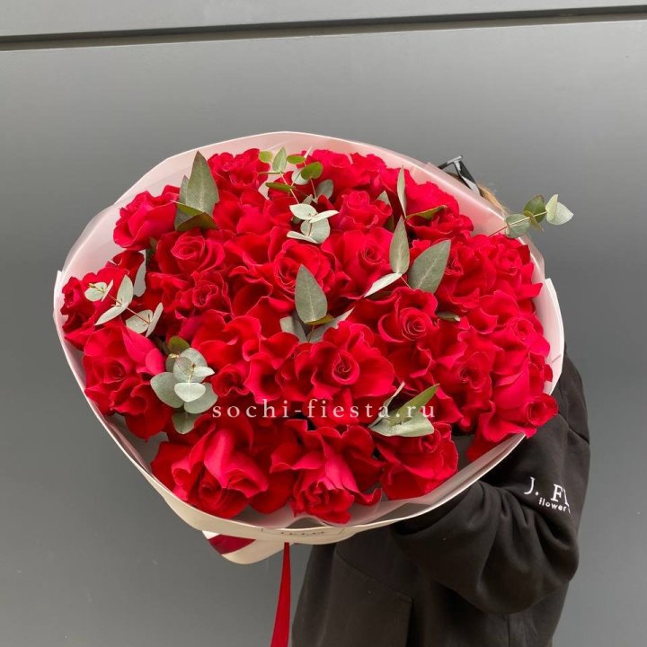 23 Красных французских роз в Вологде