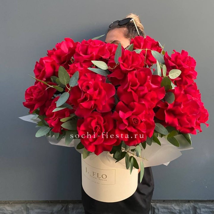 25 Французских красных роз в коробке в Вологде