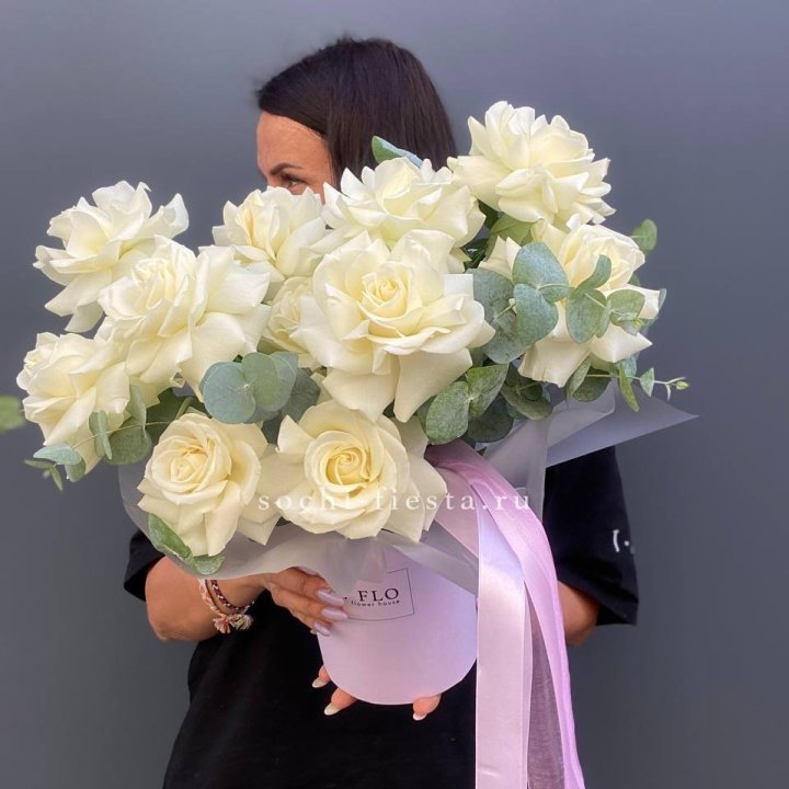 11 Французских белых роз в боксе в Вологде