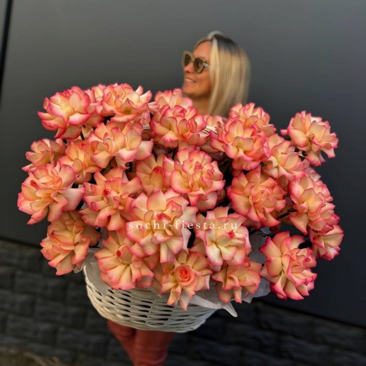 45 французских роз Джумилия в корзине в Вологде