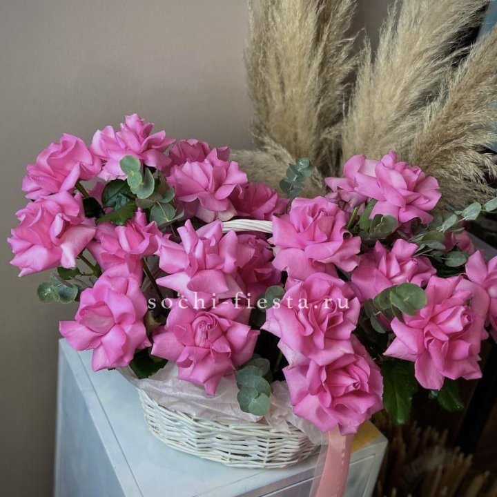 25 роз в цветочной корзине Пинк в Вологде
