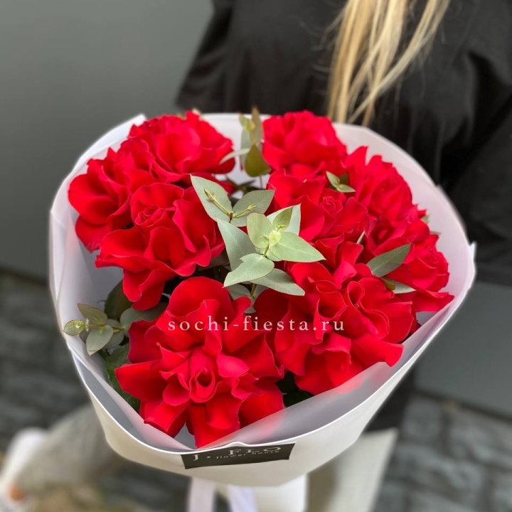 9 Красных французских роз в Вологде