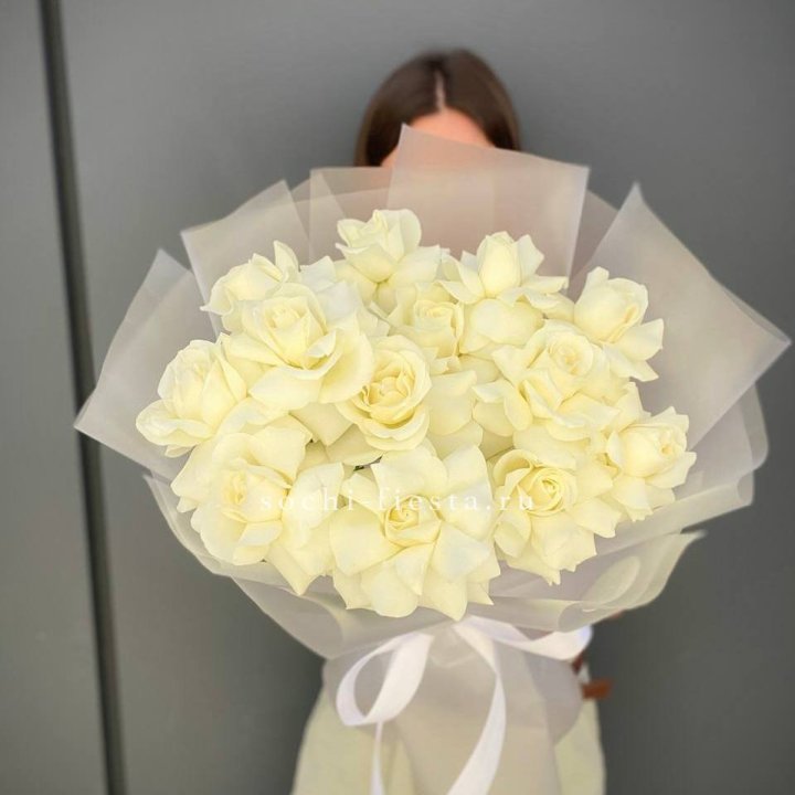 13 белых роз в Вологде