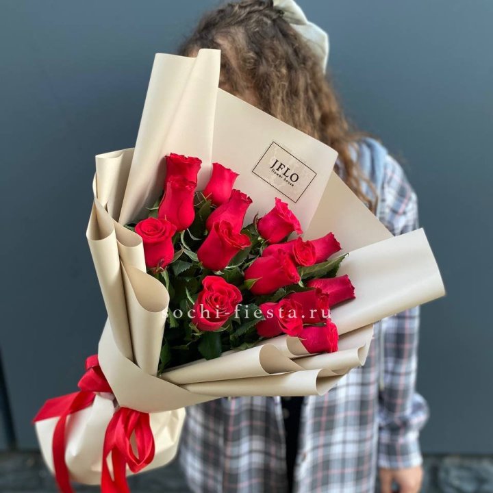 15 красных роз в Вологде
