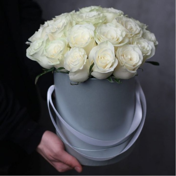 15 белых роз в цилиндре в Вологде