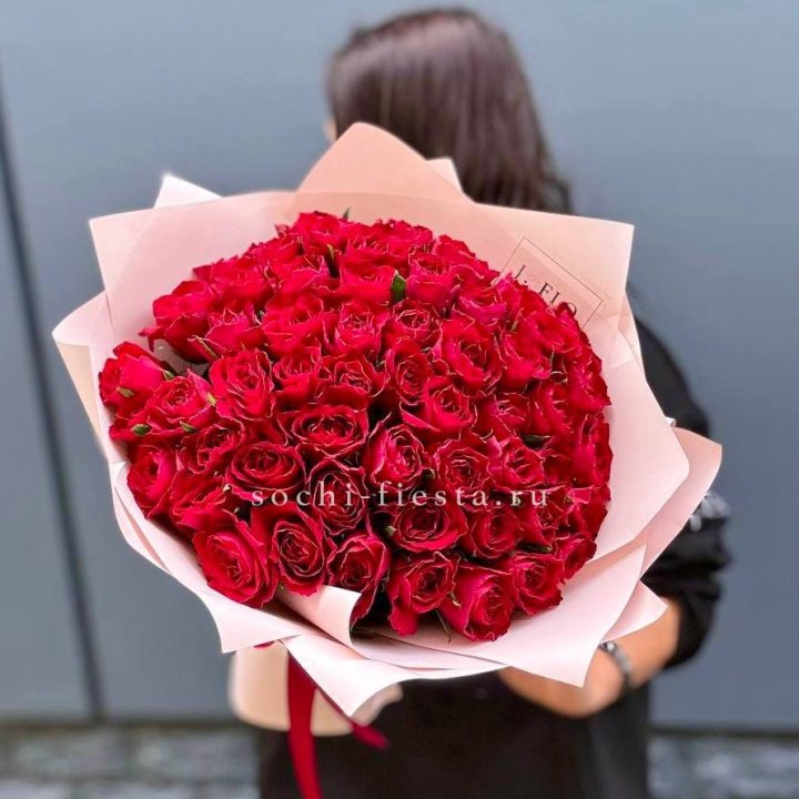 55 кенийских роз в Вологде