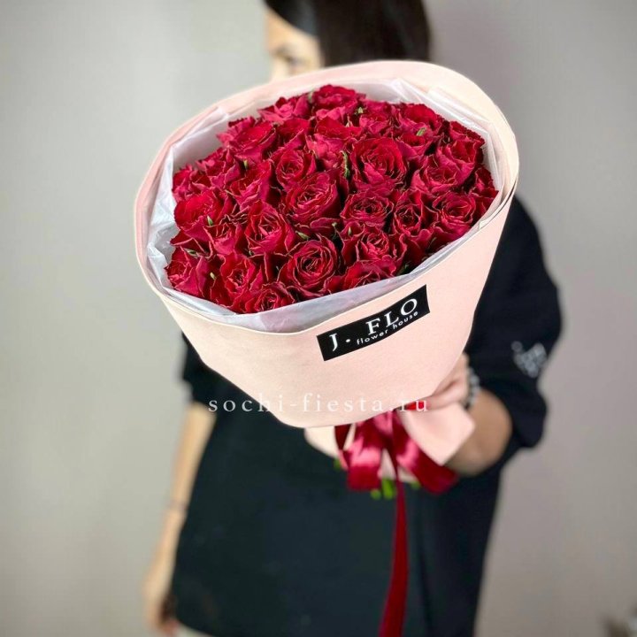 35 кенийских роз в Вологде