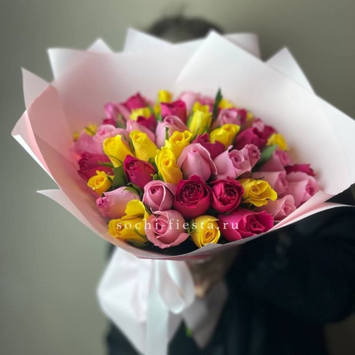 Букет из 51 розы Микс (Кения) в Вологде