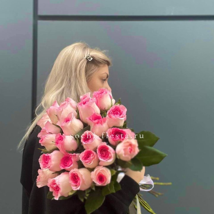  25 розовых роз в Вологде