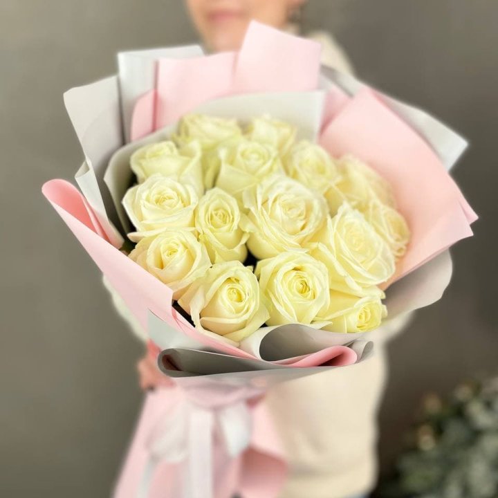 15 белых роз пудра в Вологде